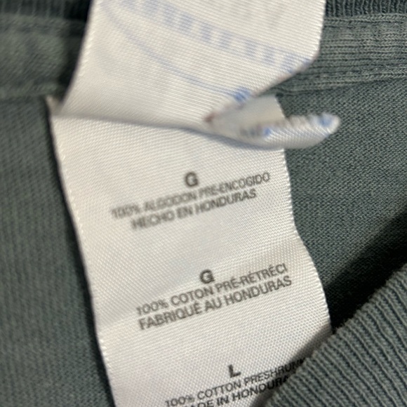 Gildan, Texas, Coyotes in Snow, Graphic Tee, Adult Size Large. Stone-blue color - Picture 3 of 5